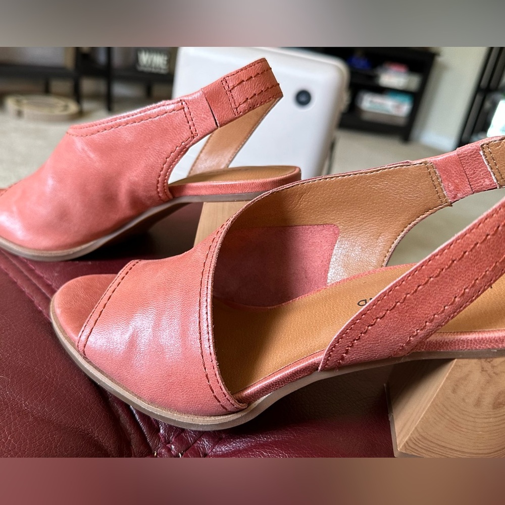 NWOT Lucky Brand Sandal